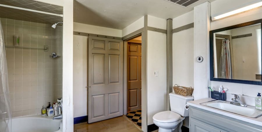 Manheim Bathroom Remodel before