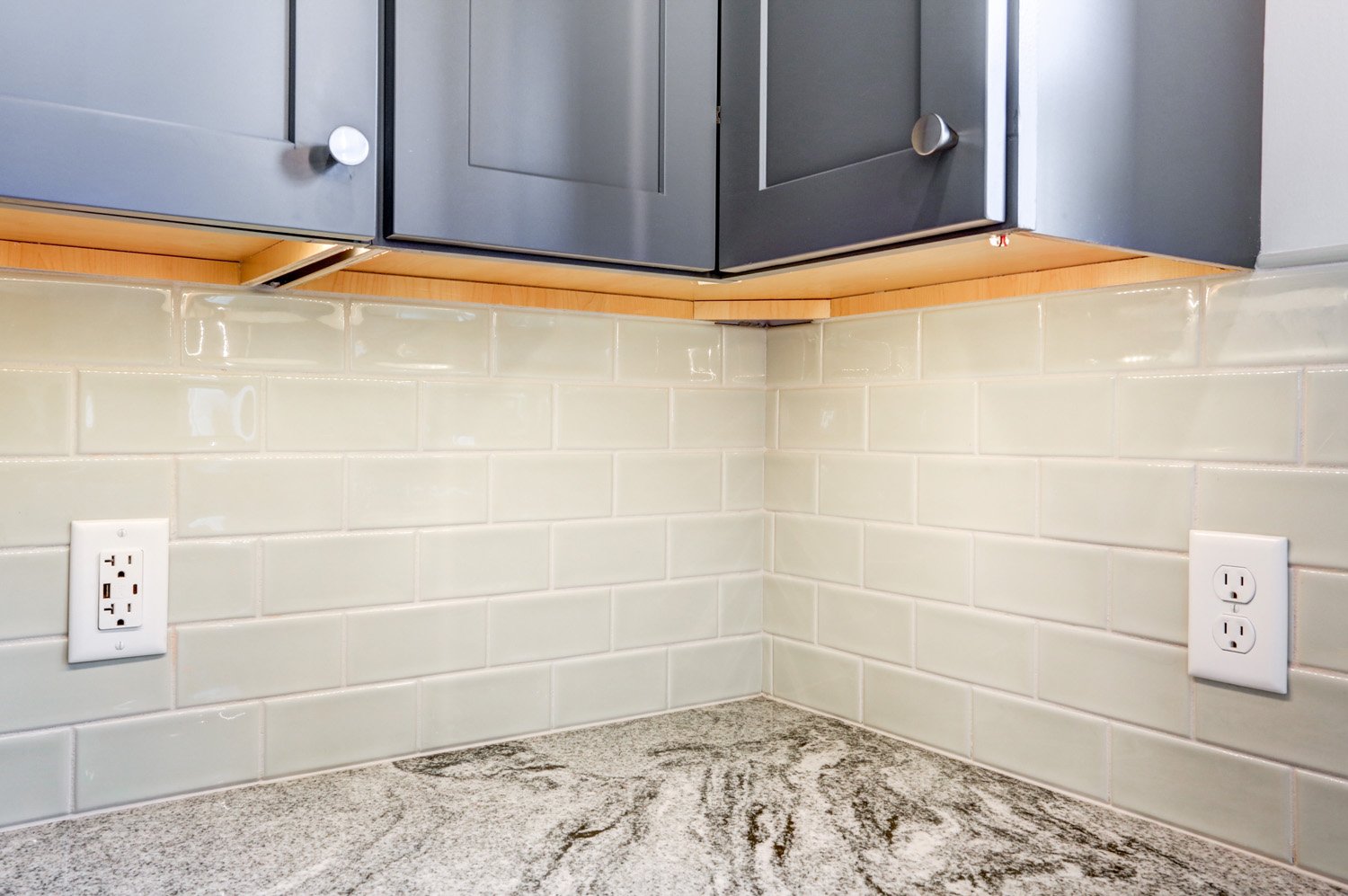 Lancaster City Kitchen Remodel with textured backsplash