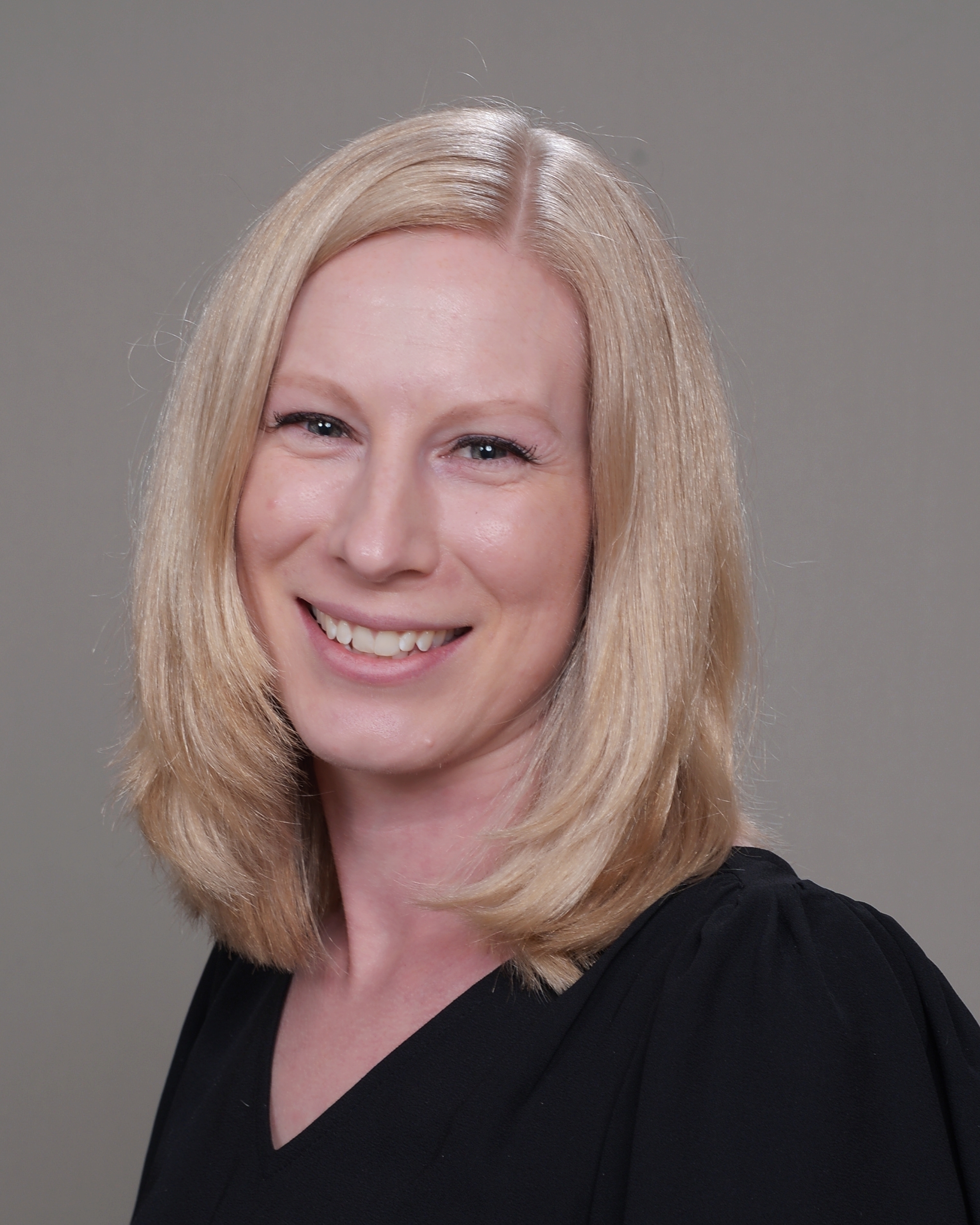 Alison Ross headshot 2