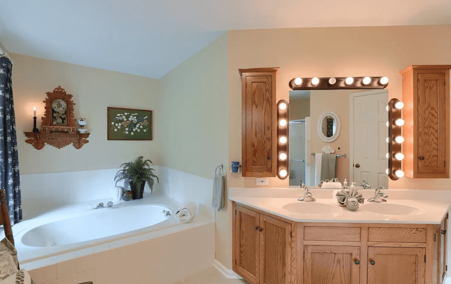 Manheim township bathroom before remodel