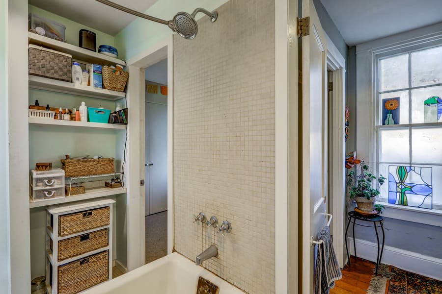 Downtown Lancaster Bathroom before remodel