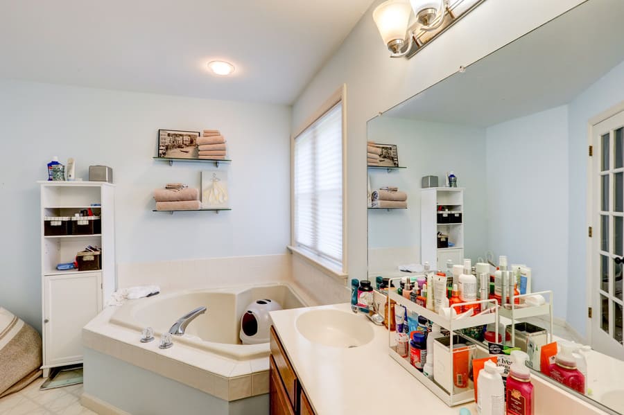 Lititz Primary Bathroom before remodel