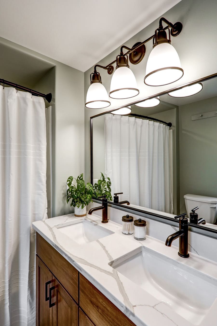 quartz countertop in  Elizabethtown bathroom remodel