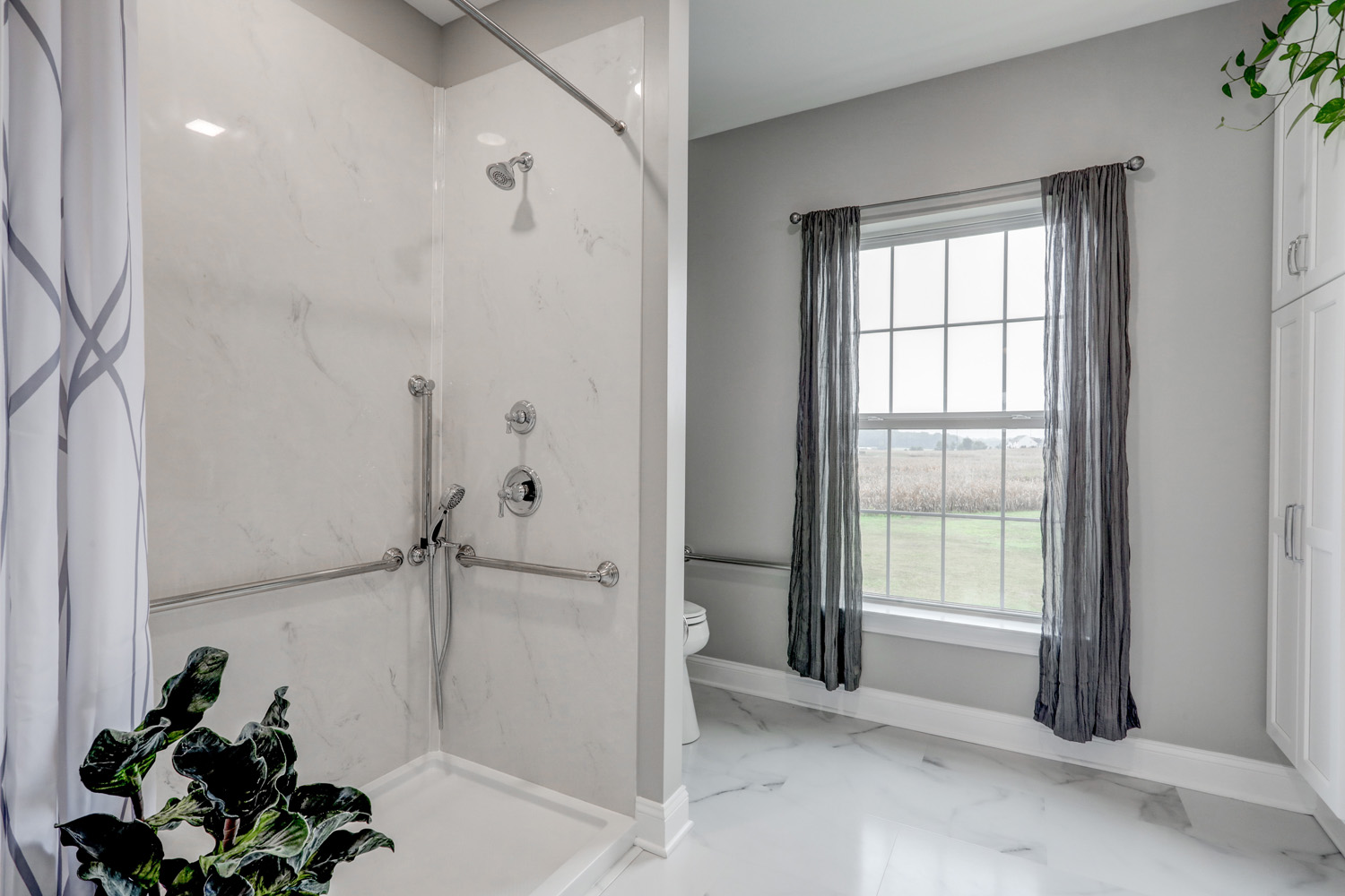 Marble surround shower in Lebanon Bathroom