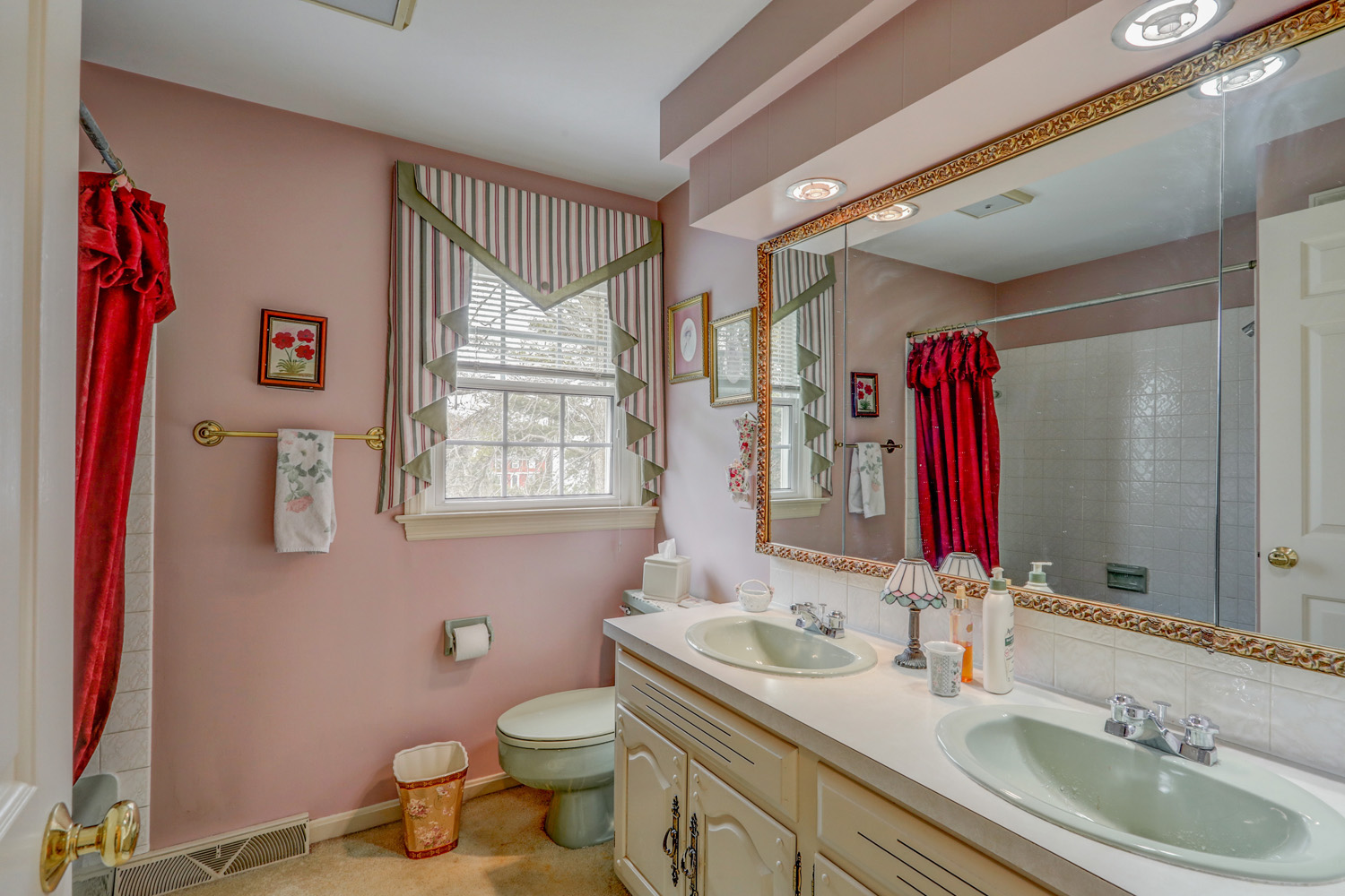 Manheim Township master bathroom before