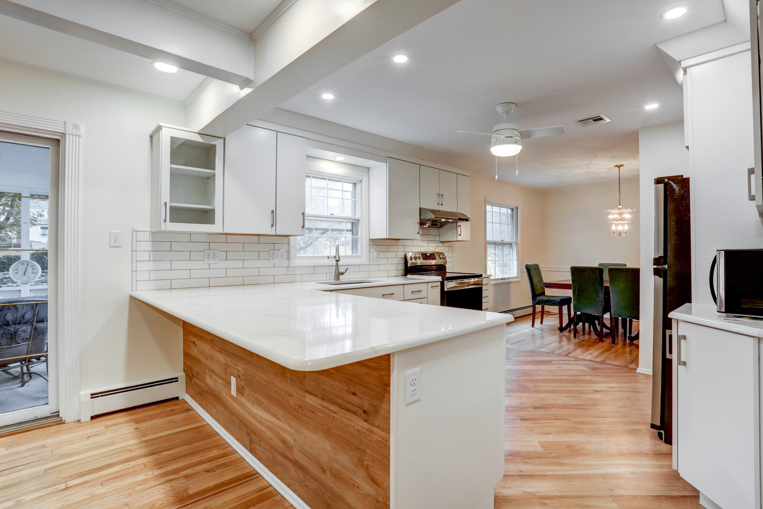 Accent peninsula in Lancaster PA kitchen remodel