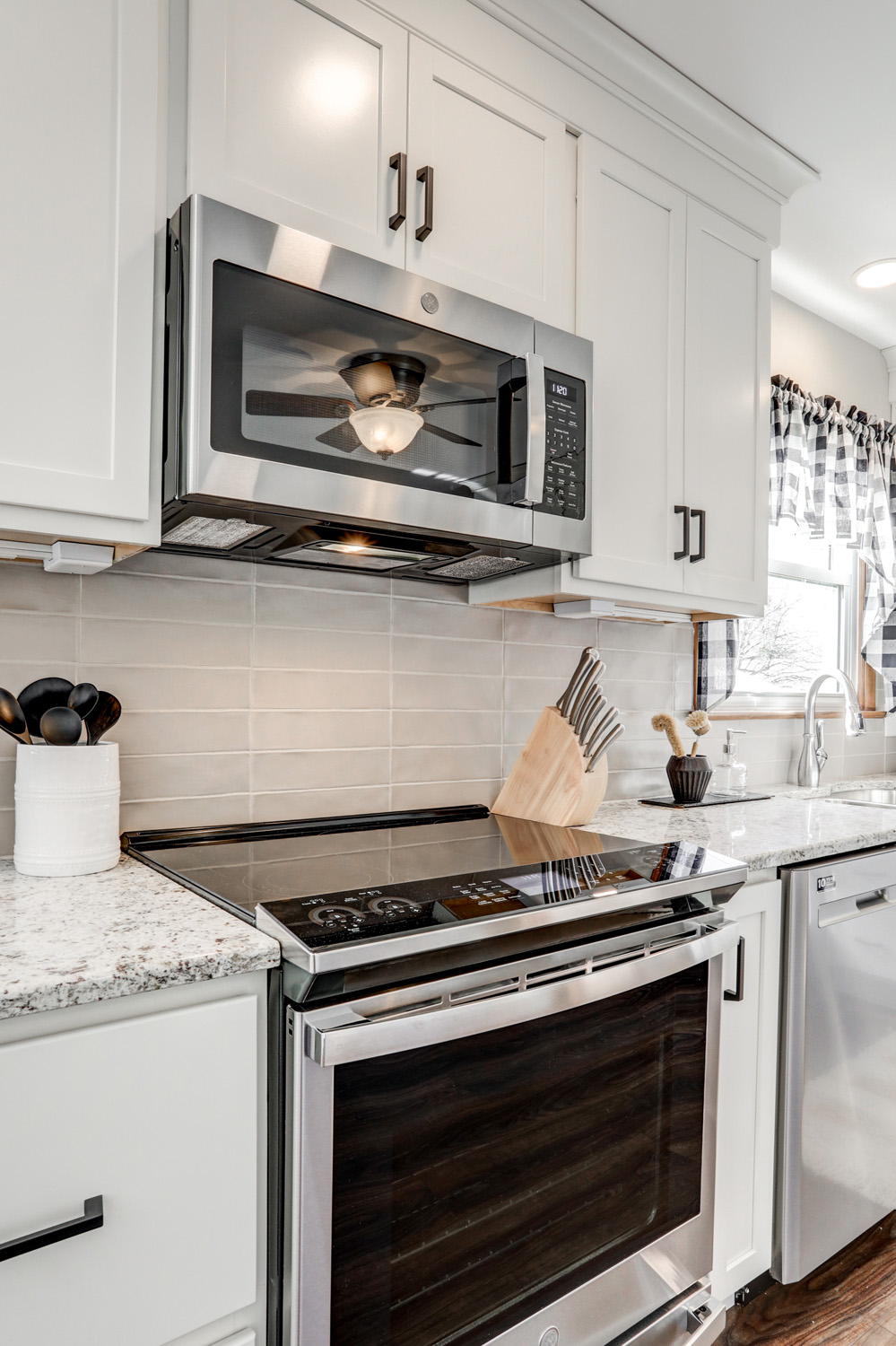 Stainless Steel appliances in Paradise Kitchen Remodel