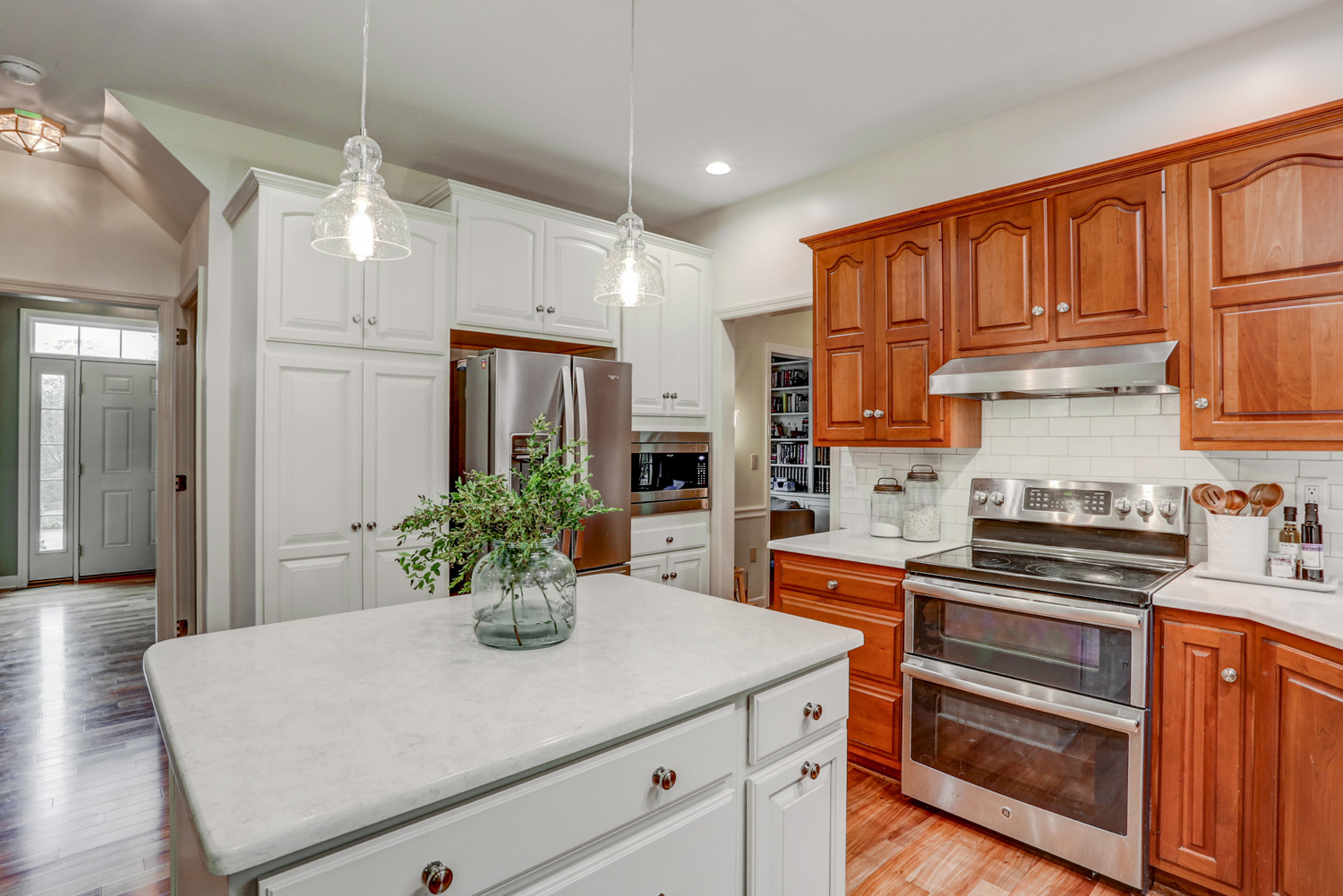 Centerville Kitchen Remodel with two tones cabinets