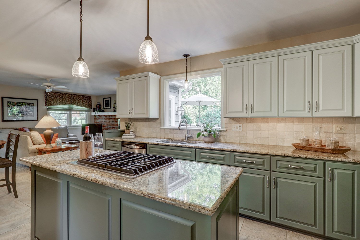 Lancaster kitchen facelift with kitchen island