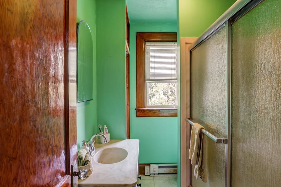 Lancaster City Bathroom Before Remodel 